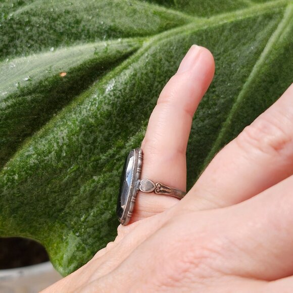 Harriet Ring / Vintage Sterling Silver Hematite Ring with Heart Engraved Band - Picture 12 of 12